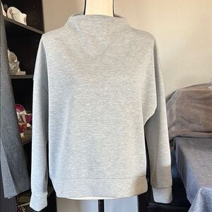 NWOT Prologue Size M Higher Neck Sweatshirt